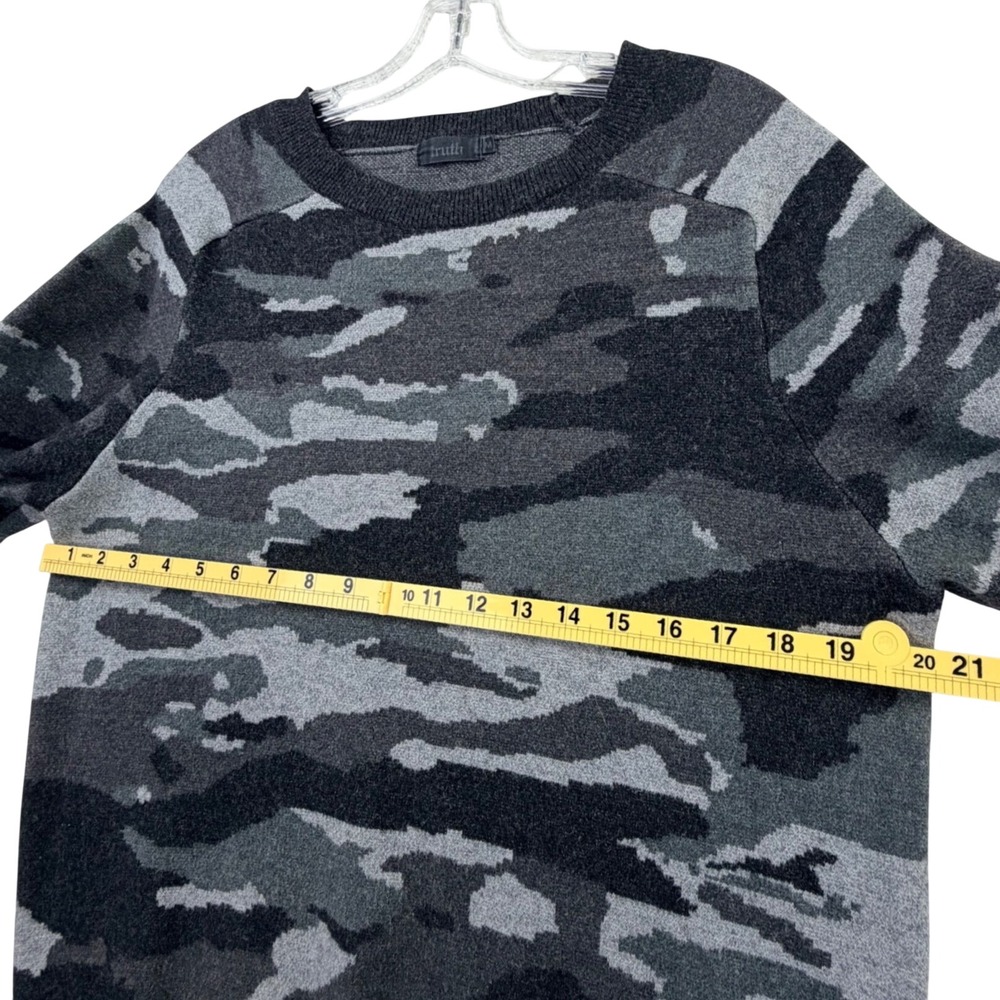 Truth Camo Crewneck Sweater Men Medium Gray Black Long Sleeve Knit SOFT AF - Picture 8 of 11